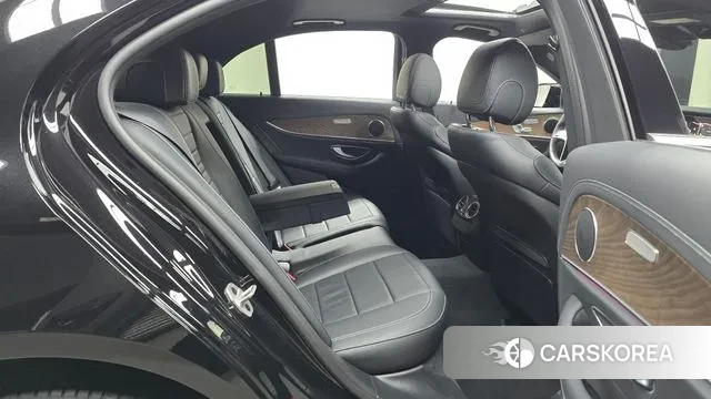 Mercedes-Benz E-Class W213 2023 Черный из Кореи, фото 3