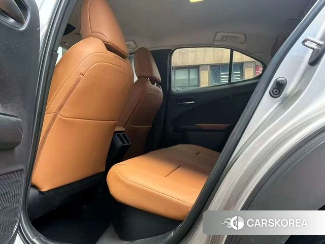 Lexus UX 2021 Серебристо-серый из Китая, фото 3