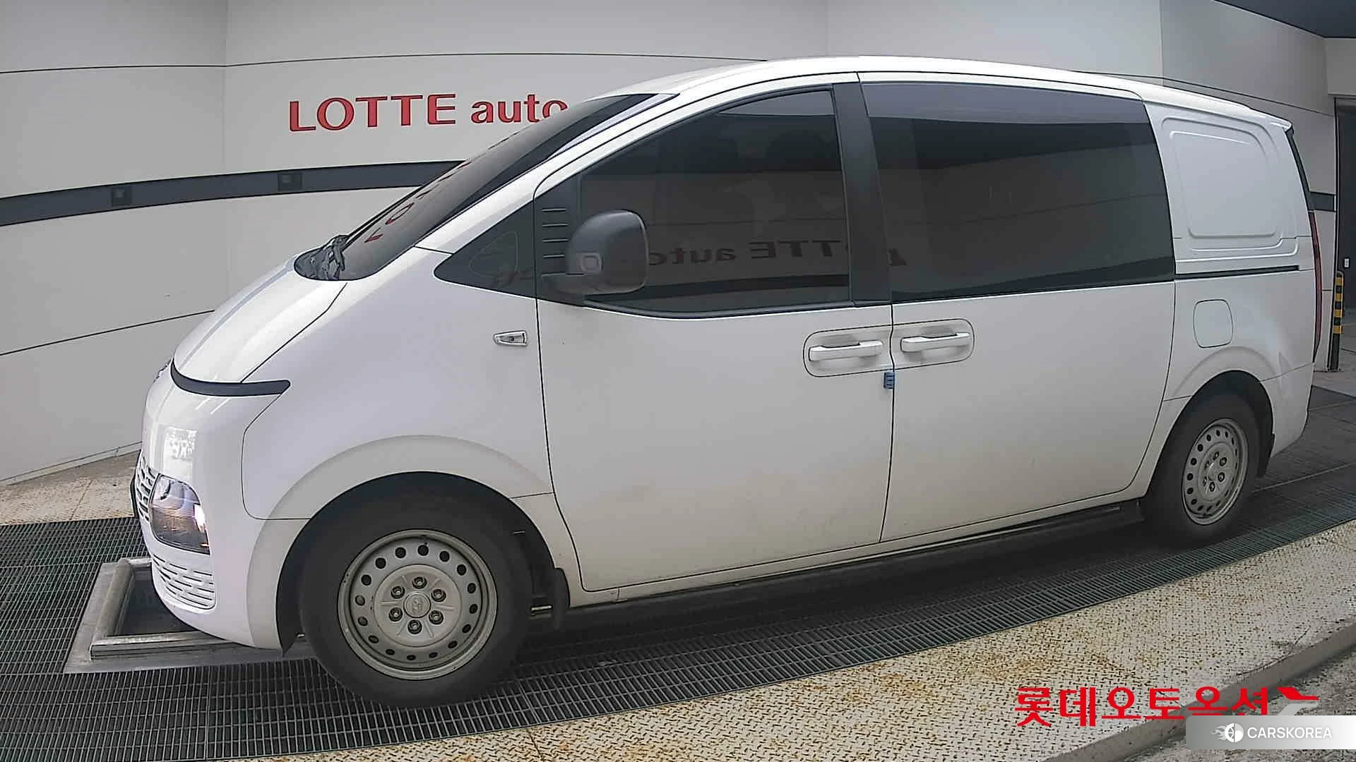 Hyundai Staria 2023 Белый из Кореи, фото 3