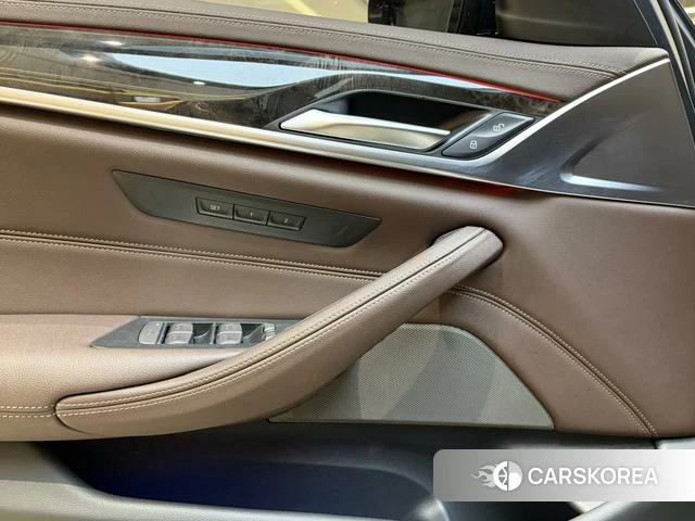 BMW 5 series 2022 Черный из Китая, фото 3