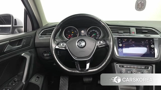 Volkswagen Tiguan second Generation 2018 Серебряный из Кореи, фото 3