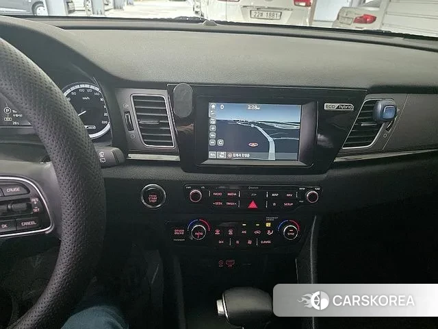 Kia Niro 2018 Белый из Кореи, фото 3