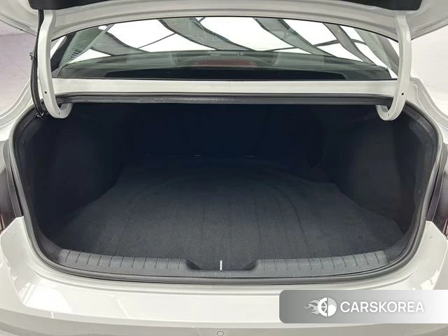 Hyundai Elantra 2022 Белый из Китая, фото 3