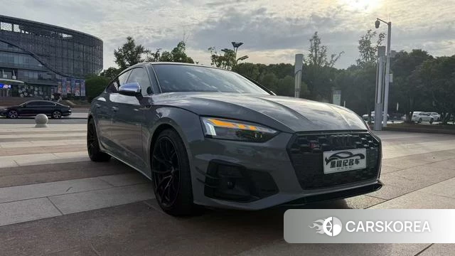 Audi S5 2023 Темно-серый из Китая, фото 3