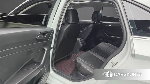 Volkswagen 7th Generation of Jetta 2023 Белый из Кореи, фото 3