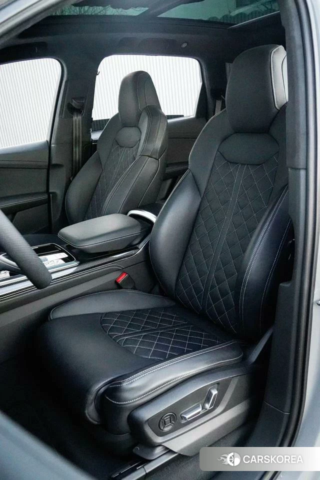 Audi SQ7 2024 Темно-серый из Китая, фото 3