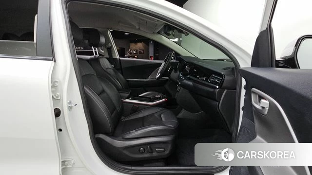 Kia Niro Plus 2022 Белый из Кореи, фото 3