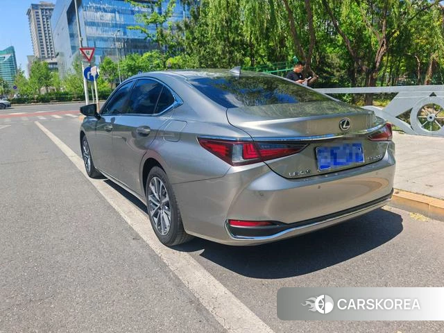 Lexus ES 2024 Темно-серый из Китая, фото 3