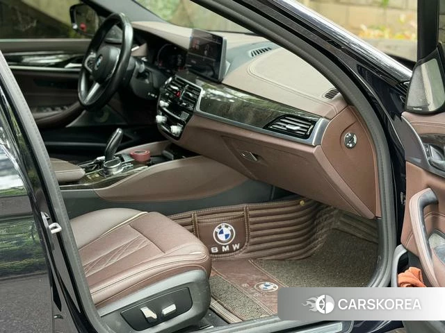 BMW 5 series 2021 Черный из Китая, фото 3