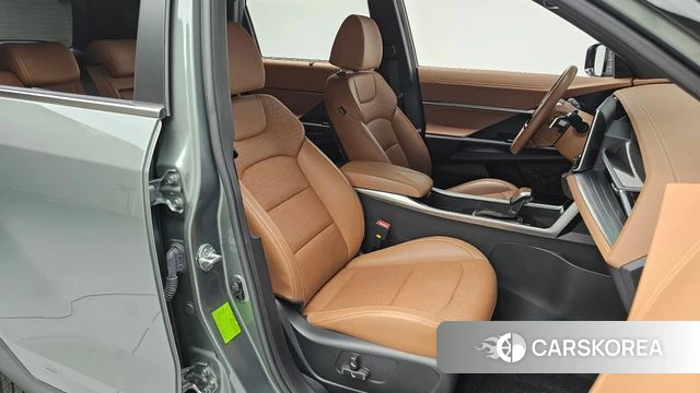 Ssangyong Torres 2023 Темно-зеленый из Кореи, фото 3