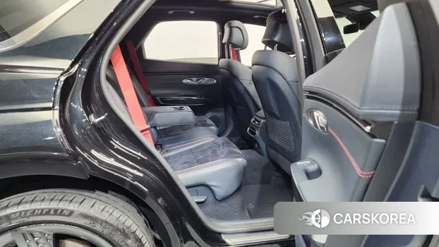 Genesis GV70 2022 Черный из Кореи, фото 3