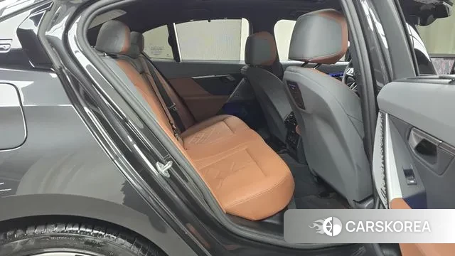 BMW 5 Series (G60) 2025 Серый из Кореи, фото 3