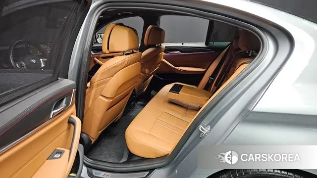 BMW 5 Series (G30) 2023 Серебристо-серый из Кореи, фото 3