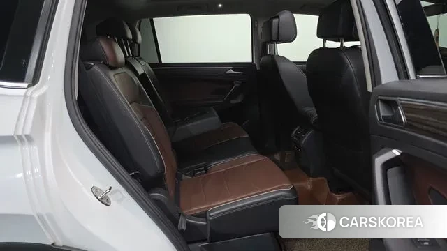Volkswagen Tiguan Allspace 2022 Белый из Кореи, фото 3