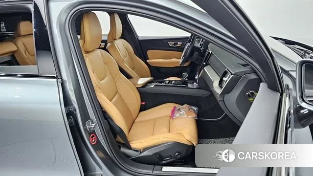 Volvo V60 Cross-Country 2nd Generation 2020 Серый из Кореи, фото 3