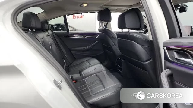 BMW 5 Series (G30) 2023 Белый из Кореи, фото 3