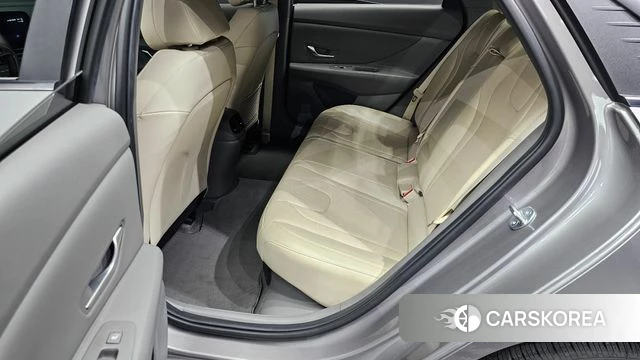 Hyundai Avante Hybrid (CN7) 2023 Серебристо-серый из Кореи, фото 3