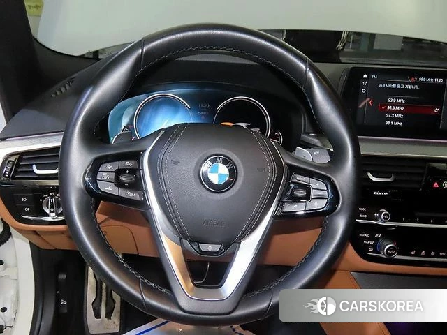 BMW 5 Series (G30) 2018 Белый из Кореи, фото 3