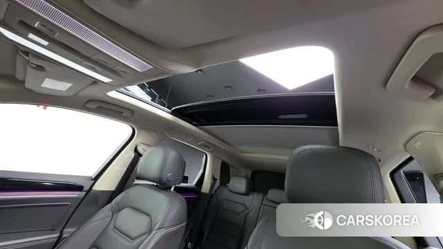 Volkswagen Touareg 3rd generation 2021 Белый из Кореи, фото 3