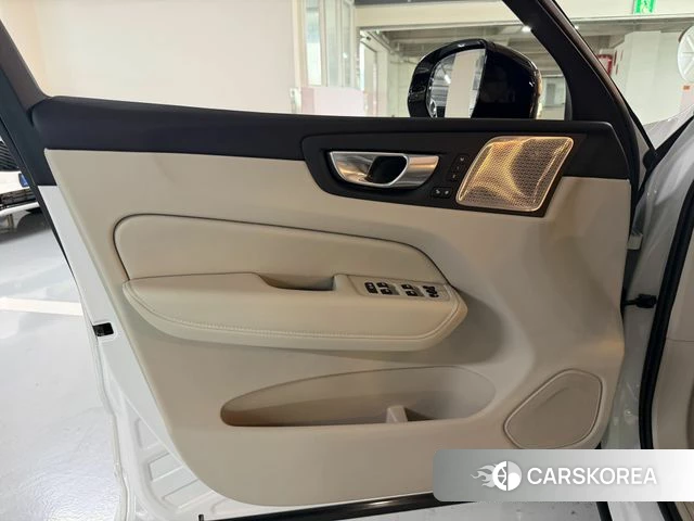 Volvo XC60 second Generation 2026 Белый из Кореи, фото 3