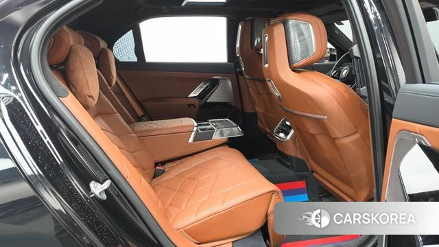 BMW 7 Series (G70) 2023 Черный из Кореи, фото 3