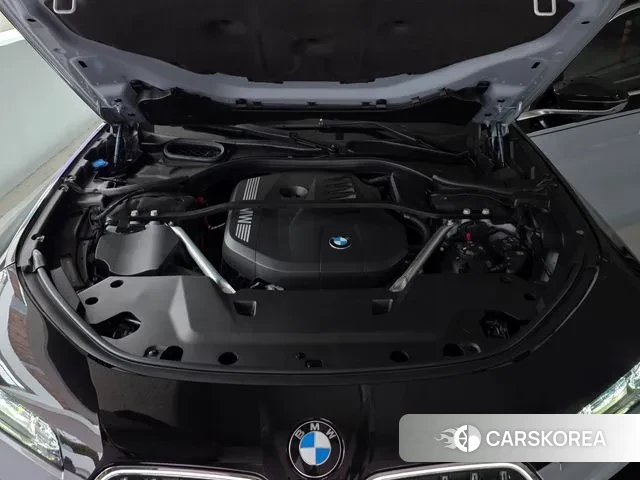 BMW 7 Series (G70) 2023 Светло-серебряный цвет из Кореи, фото 3