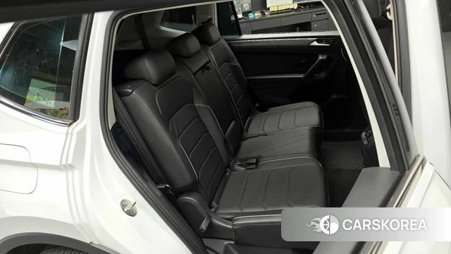 Volkswagen Tiguan Allspace 2022 Белый из Кореи, фото 3