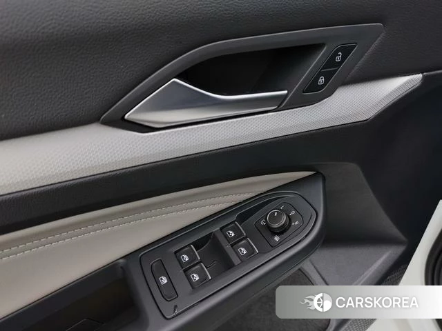 Volkswagen Golf 2022 Белый из Китая, фото 3