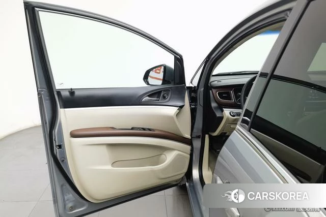 Buick GL8 2019 Желтый из Китая, фото 3