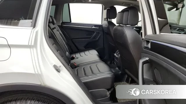 Volkswagen Tiguan second Generation 2022 Белый из Кореи, фото 3