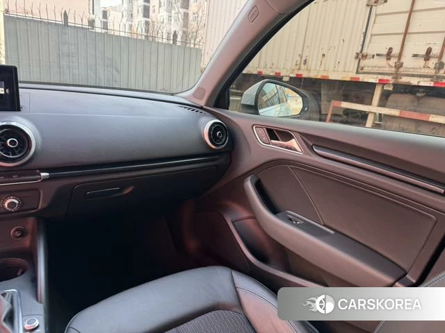 Audi A3 2021 Белый из Китая, фото 3