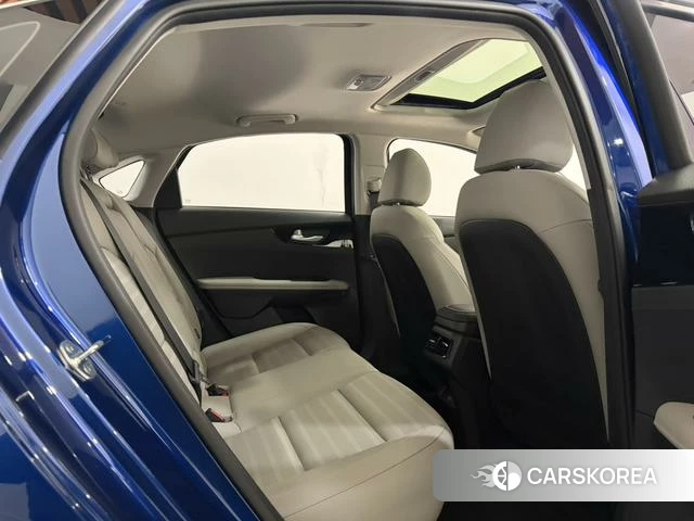 Kia K3 2023 Синий из Китая, фото 2