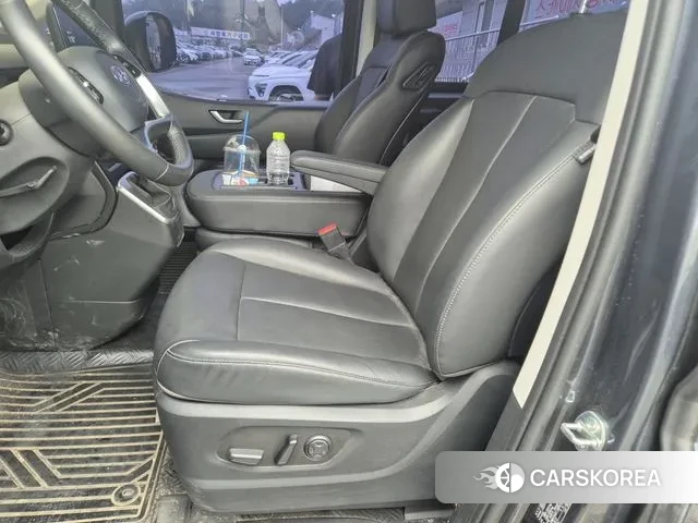 Hyundai Staria 2023 Серый из Кореи, фото 3