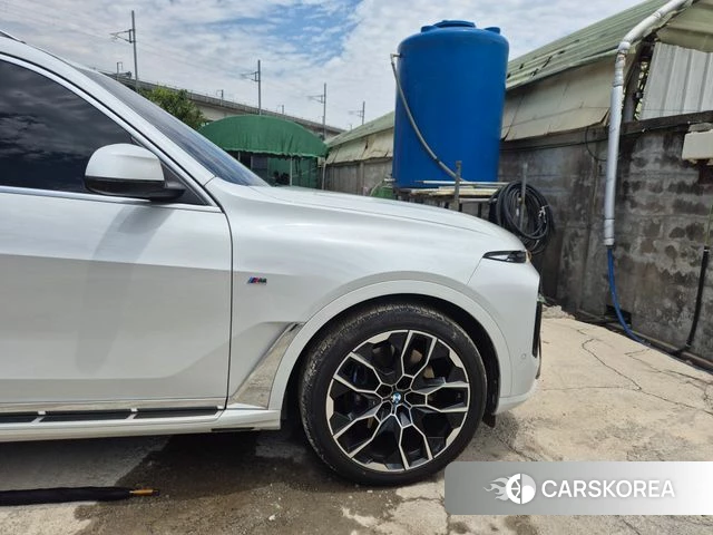 BMW X7 (G07) 2023 Белый из Кореи, фото 3