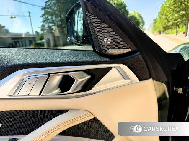 BMW 4 Series (G22) 2021 Темно-зеленый из Кореи, фото 3