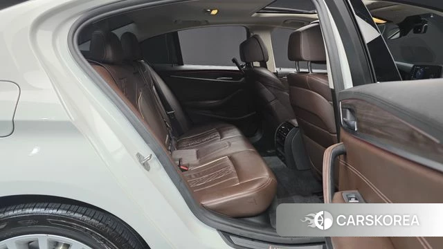 BMW 5 Series (G30) 2018 Белый из Кореи, фото 3