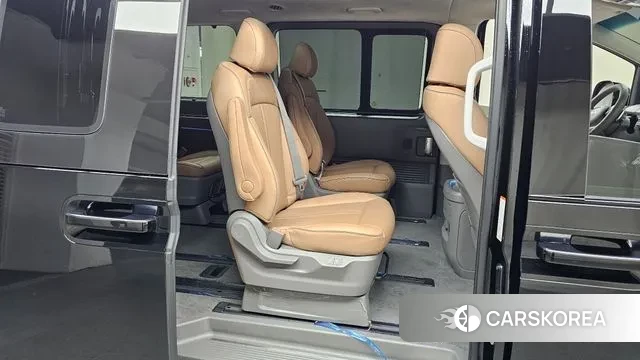 Hyundai Staria 2023 Черный из Кореи, фото 3