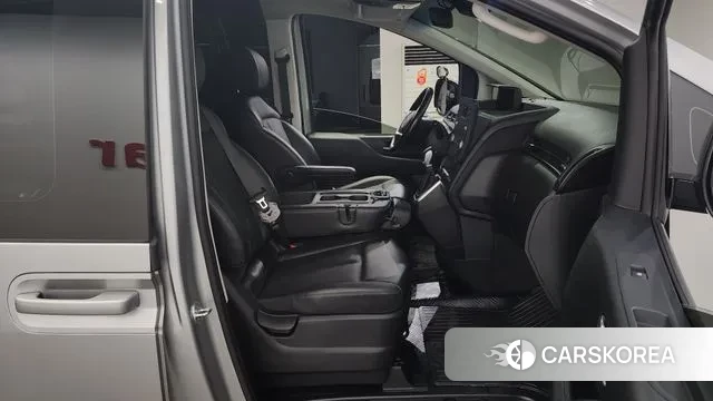 Hyundai Staria 2022 Серебряный из Кореи, фото 3