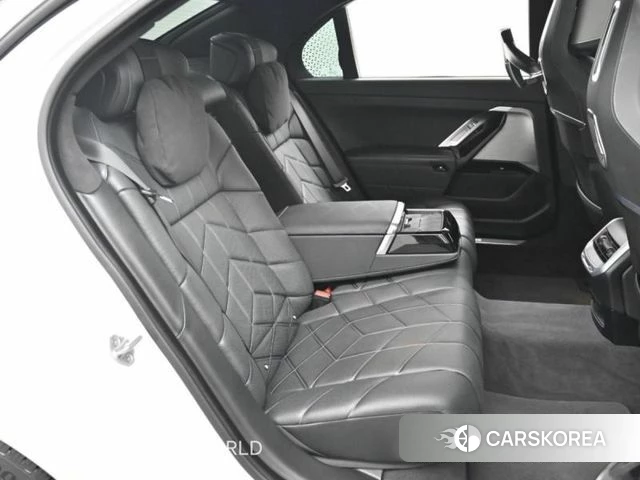 BMW 7 Series (G70) 2023 Белый из Кореи, фото 3