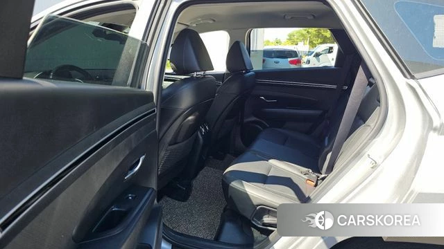 Hyundai Tucson (NX4) 2021 Серебристо-серый из Кореи, фото 3