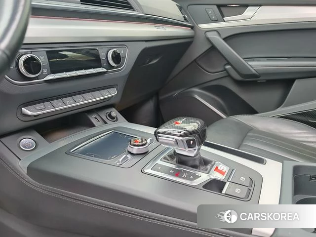 Audi Q5L 2021 Серебристо-серый из Китая, фото 3