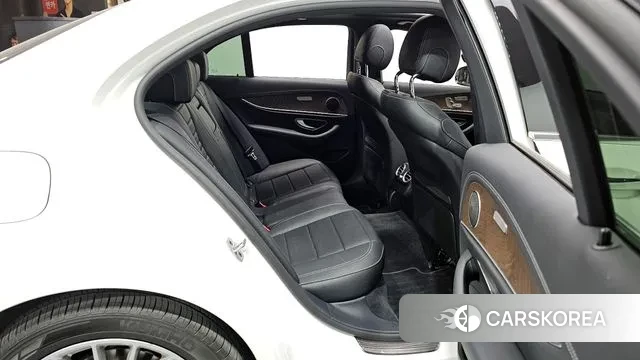 Mercedes-Benz E-Class W213 2022 Белый из Кореи, фото 3