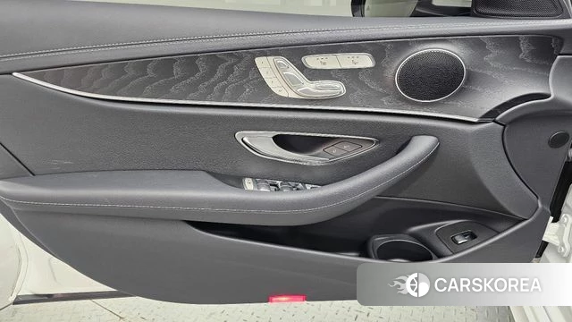 Mercedes-Benz E-Class W213 2023 Белый из Кореи, фото 3