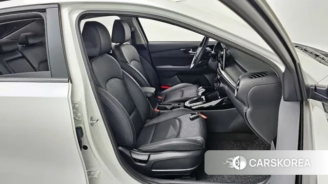 Kia The New K3 2nd generation 2024 Белый из Кореи, фото 3