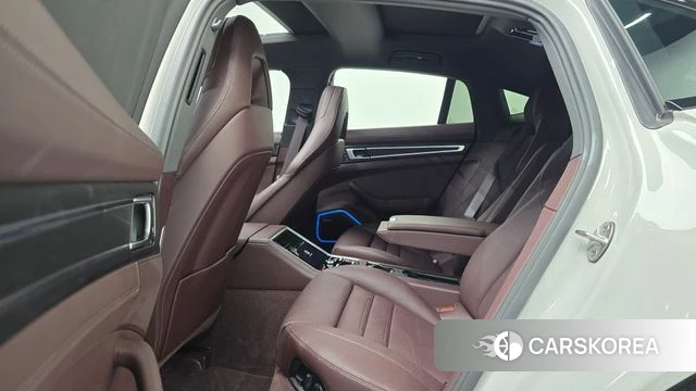 Porsche Panamera (971) 2023 Серебристо-серый из Кореи, фото 3