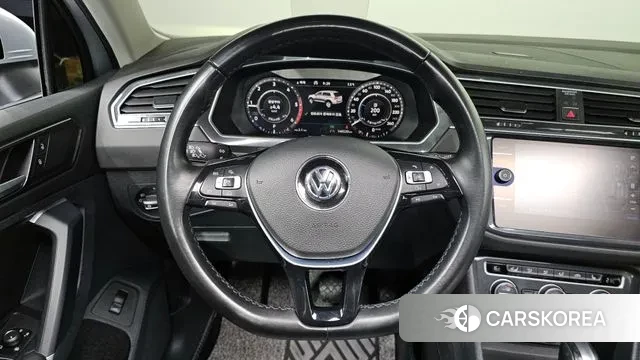 Volkswagen Tiguan second Generation 2018 Серебряный из Кореи, фото 3
