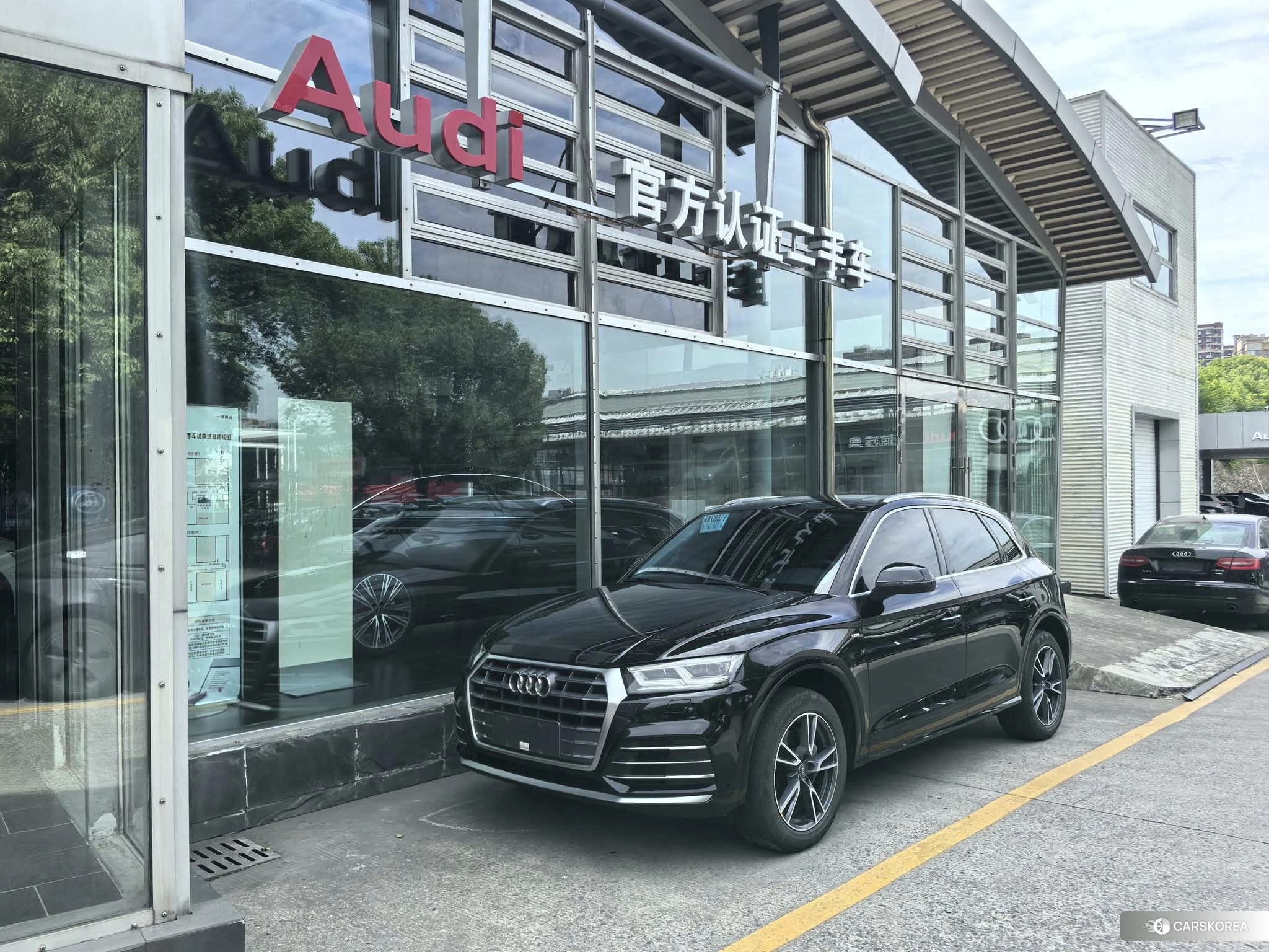 Audi Q5L 2019 Черный из Китая, фото 3