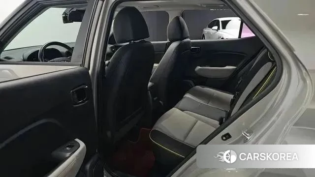 Hyundai Venue 2021 Серебристо-серый из Кореи, фото 3