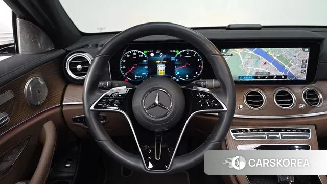 Mercedes-Benz E-Class W213 2023 Белый из Кореи, фото 3