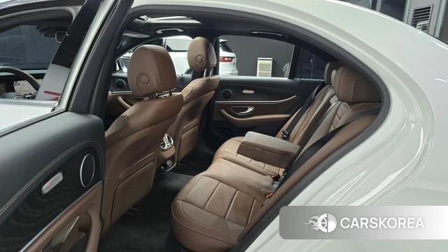 Mercedes-Benz E-Class W213 2023 Белый из Кореи, фото 3